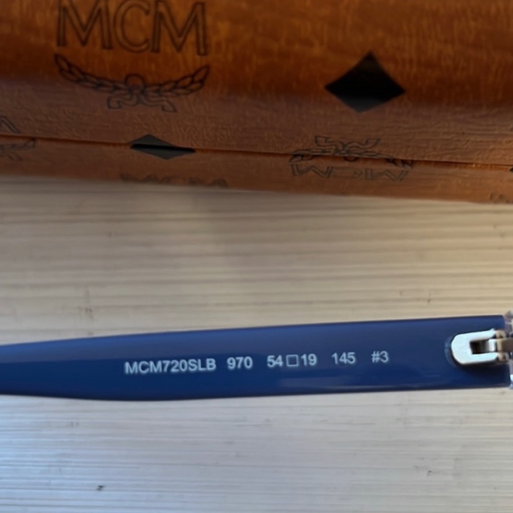 MCM 54mm oversized square sunglasses - Picture 3 of 3